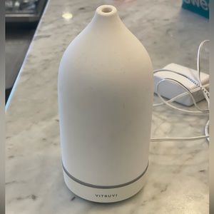 Virtuvi White Stone Diffuser + 7 Essential Oils